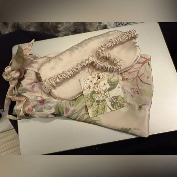 NWT AERIN X Colefax and Fowler ELOISE Silk Sleep Mask And Silk Drawstring Bag - Picture 7 of 13